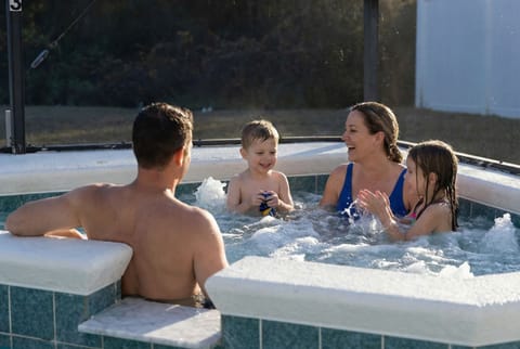 House | 5 bedrooms, high-speed internet