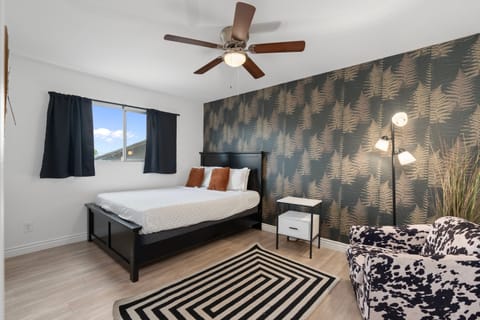 House | 6 bedrooms, high-speed internet