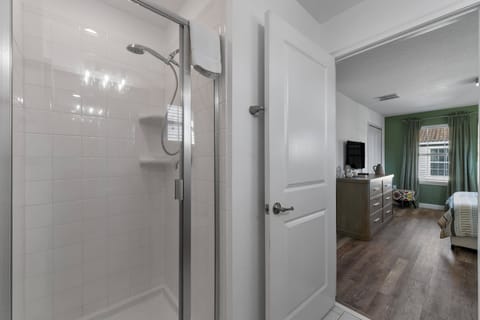 House | 5 bedrooms, high-speed internet