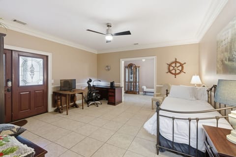 House | 5 bedrooms, high-speed internet