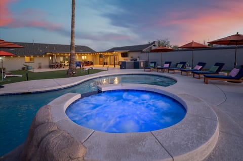 House | 5 bedrooms, high-speed internet