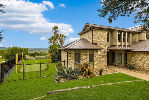 House | 5 bedrooms, high-speed internet