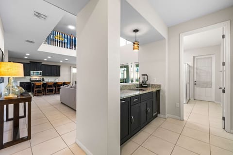 House | 6 bedrooms, high-speed internet