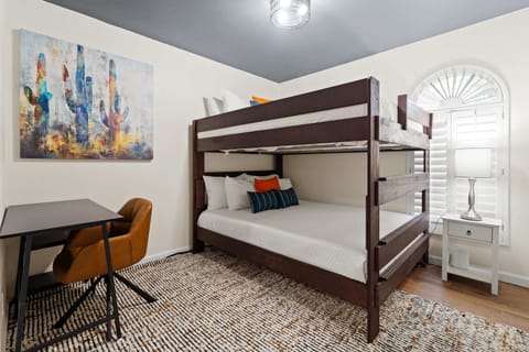 House | 4 bedrooms, high-speed internet