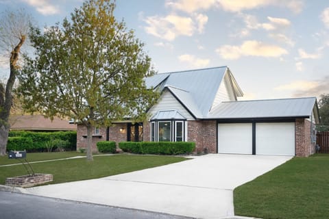 House | 4 bedrooms, high-speed internet