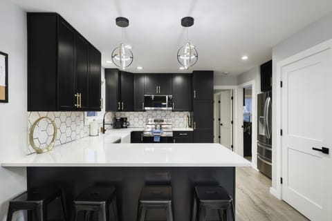 House | 6 bedrooms, high-speed internet