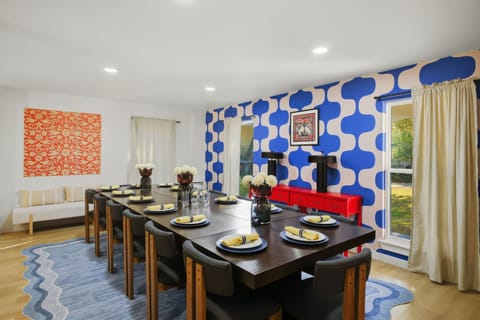 House | 6 bedrooms, high-speed internet