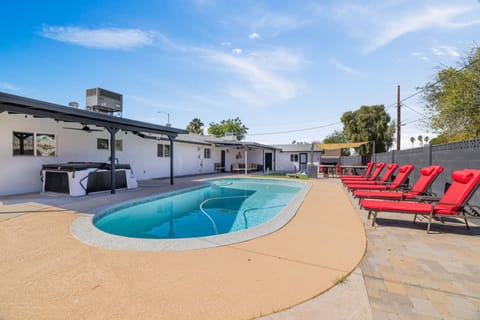House | 6 bedrooms, high-speed internet