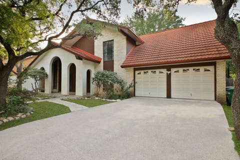 House | 5 bedrooms, high-speed internet
