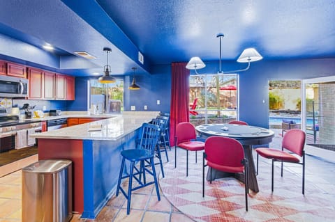 House | 4 bedrooms, high-speed internet