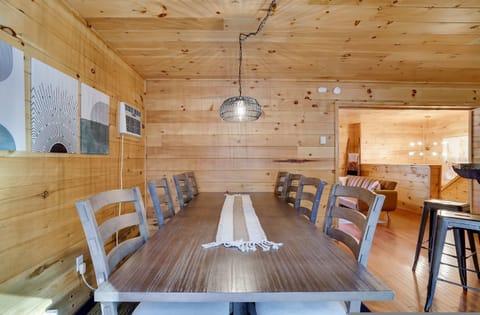 House | 6 bedrooms, high-speed internet