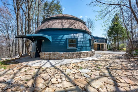 House | 5 bedrooms, high-speed internet