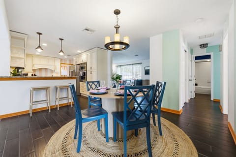 House | 4 bedrooms, high-speed internet