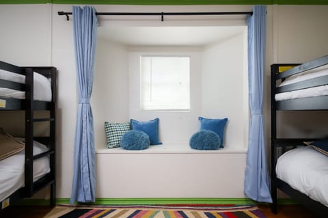 House | 4 bedrooms, high-speed internet