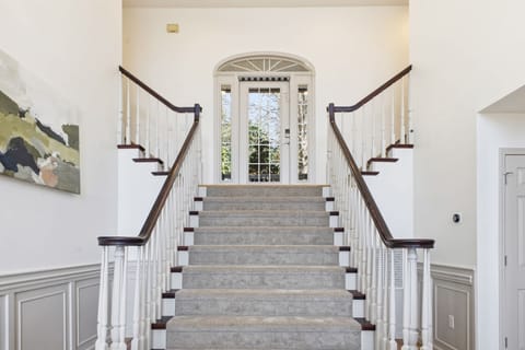 House | 5 bedrooms, high-speed internet