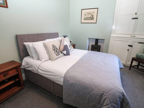5 bedrooms, WiFi (free), individually decorated, individually furnished