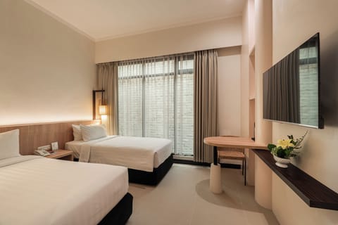 Standard Twin Room | In-room safe, soundproofing, WiFi (free)