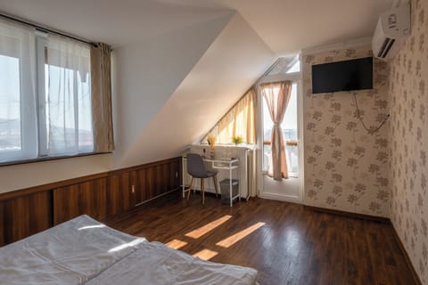 Standard Double Room, Balcony | Desk, laptop workspace, WiFi (free), bed sheets