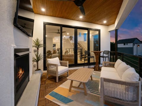 Enjoy the fully furnished porch, equipped with a flatscreen TV and Blackstone grill. 