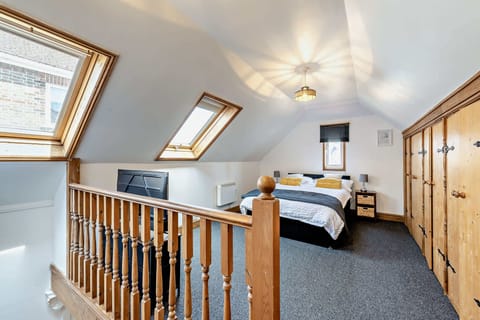 The Coach House, Worthing - Host & Stay