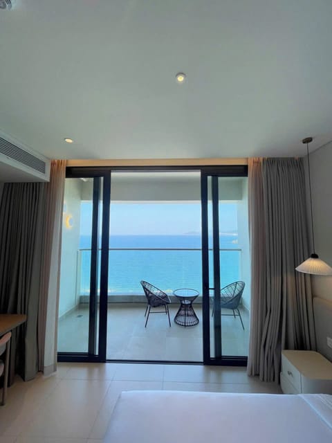 Luxury Apartment, Beach View | Desk, soundproofing, iron/ironing board, WiFi (free)