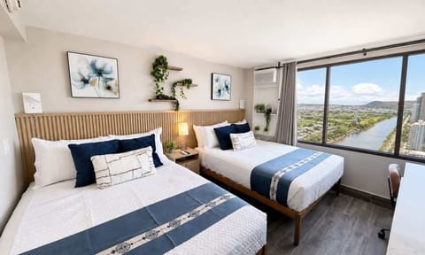 2 queen beds in room B 