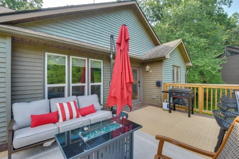 Seneca Vacation Rental | 4BR | 3BA | 2,250 Sq Ft | 3 Steps to Enter