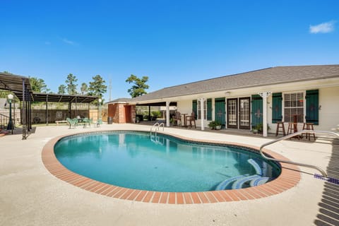 Lake Charles Vacation Rental | 1BR | 1BA | 800 Sq Ft