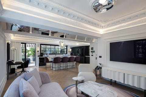 Luxury apartment in Kolonaki, Athens, with designer interiors, private balcony, and concierge service. A premium 125 sqm home near Syntagma, ideal for business or leisure stays.