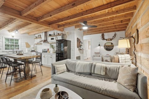 Your Blue Ridge retreat starts at Peace of Aska