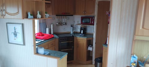 Fridge, microwave, oven