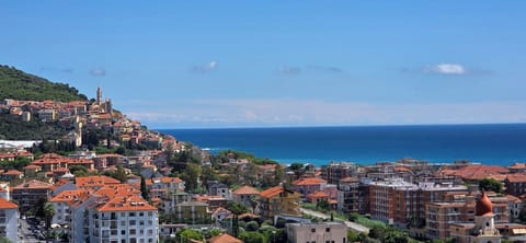 Daytime, City, Horizon, Residential Area, Sea, Coast, Coastal And Oceanic Landforms, Human Settlement, Ocean, Tourist Attraction
