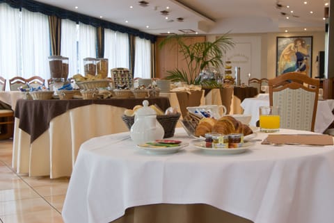 Daily buffet breakfast for a fee