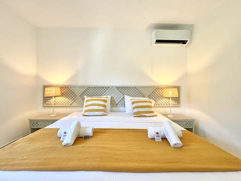 2 bedrooms, bed sheets