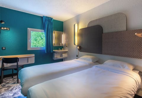 Twin Room, Non Smoking | Desk, soundproofing, iron/ironing board, free cribs/infant beds