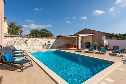 Outdoor pool, pool umbrellas