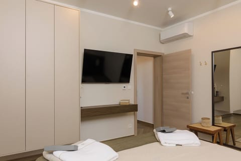 Apartment (A1) | Iron/ironing board, cribs (free), WiFi (free)