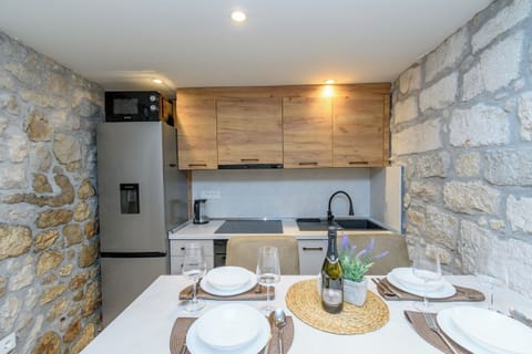 House | Private kitchen | Espresso maker, fridge, oven, stovetop