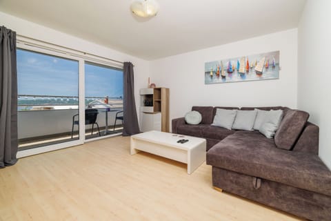 Apartment (A1) | Living room | Smart TV, Netflix, DVD player, streaming services