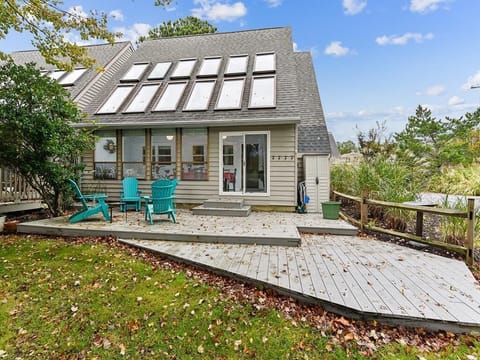 Deck and three-season porch side by side -- unwind in the screened porch or fire up the gas BBQ after a beach day
