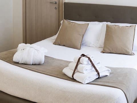 Blackout drapes, WiFi (free), bed sheets