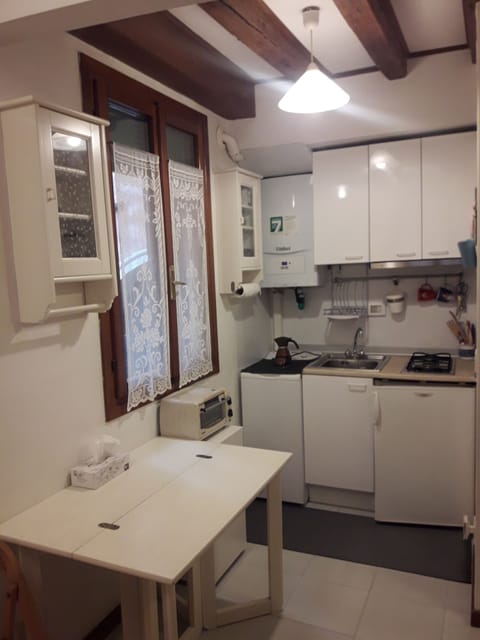 Basic Apartment | Private kitchen