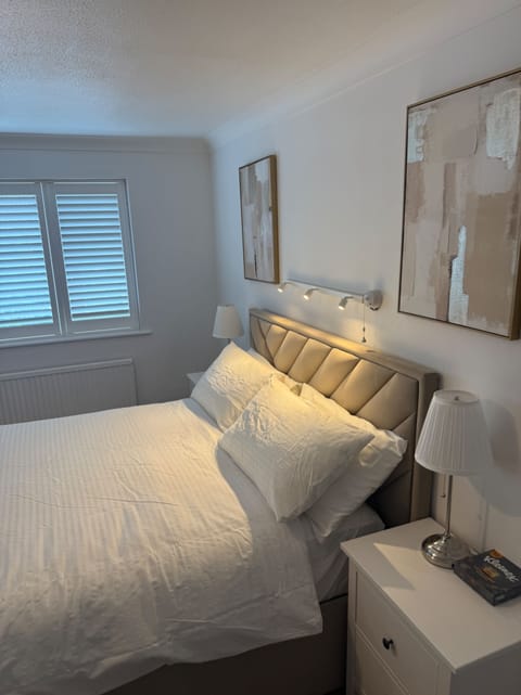 2 bedrooms, iron/ironing board, WiFi (free), bed sheets