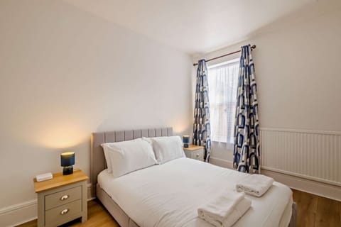 House | 6 bedrooms, high-speed internet