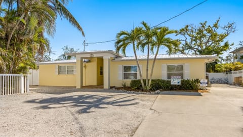 spacious ground level vacation home with 4 parking lots