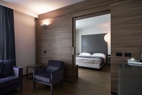 Suite | Minibar, in-room safe, desk, soundproofing