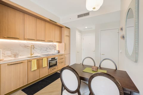 Family Apartment, Balcony, City View | Private kitchen