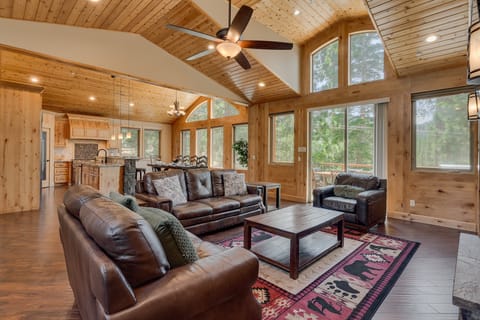 Living area w/ contemporary furniture