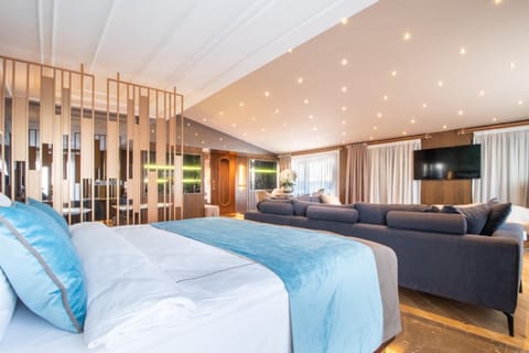 Presidential Suite, Sea View | Premium bedding, minibar, in-room safe, blackout drapes