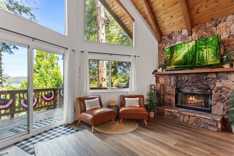 A beautiful 3 bedroom, 3 bathroom mountain retreat located in Lake Arrowhead, CA.